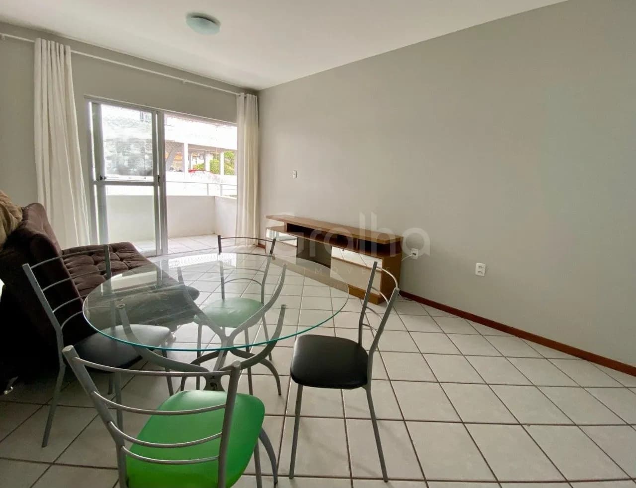 Apartamento para venda com 2 dormitórios em Carvoeira com 69 m² — foto 2