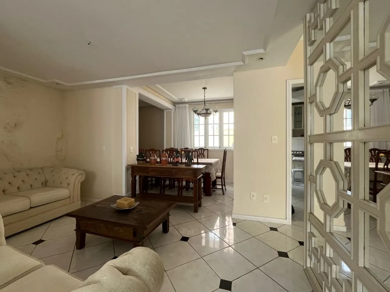Casa para venda com 4 dormitórios em Centro com 169 m² — foto 2