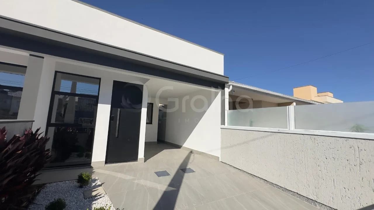 Casa para venda com 2 dormitórios em Forquilhas com 55 m² — foto principal