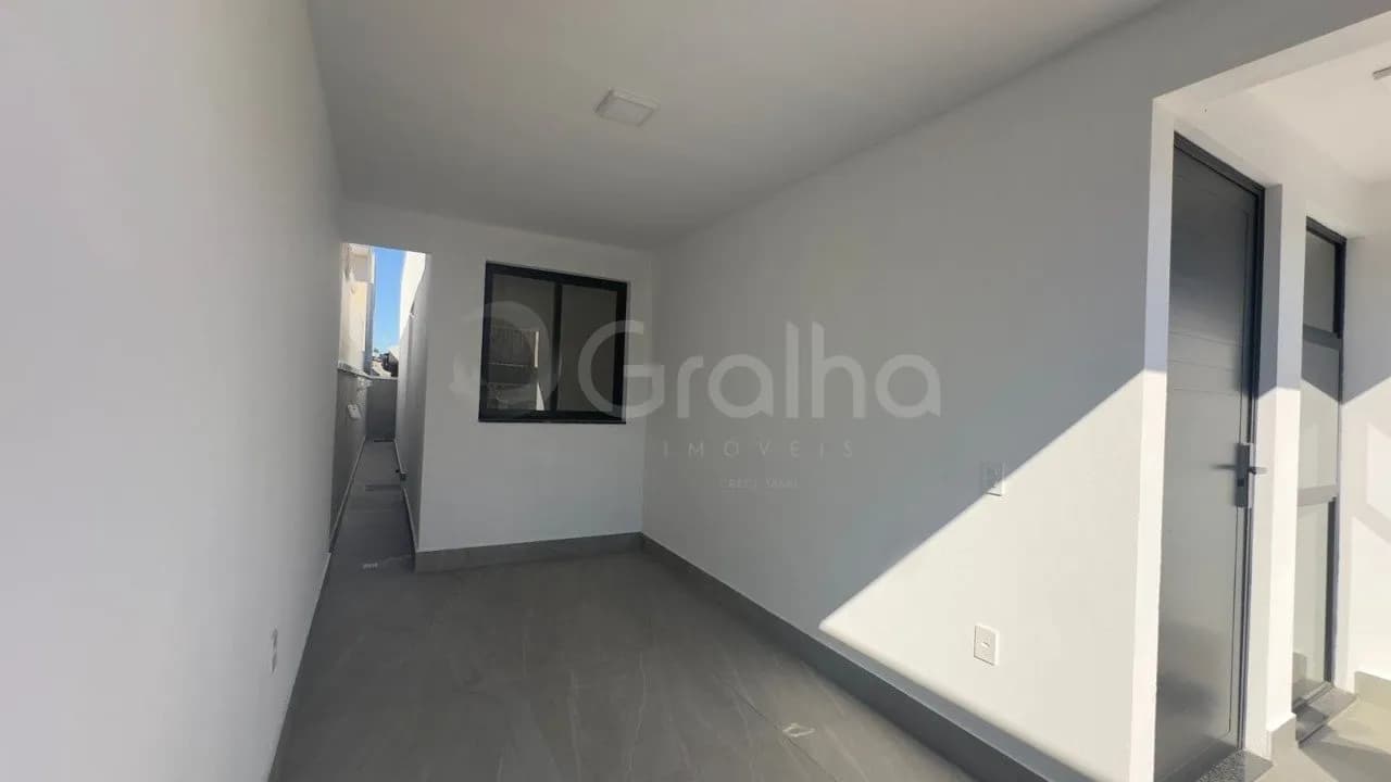 Casa para venda com 2 dormitórios em Forquilhas com 68 m² — foto principal