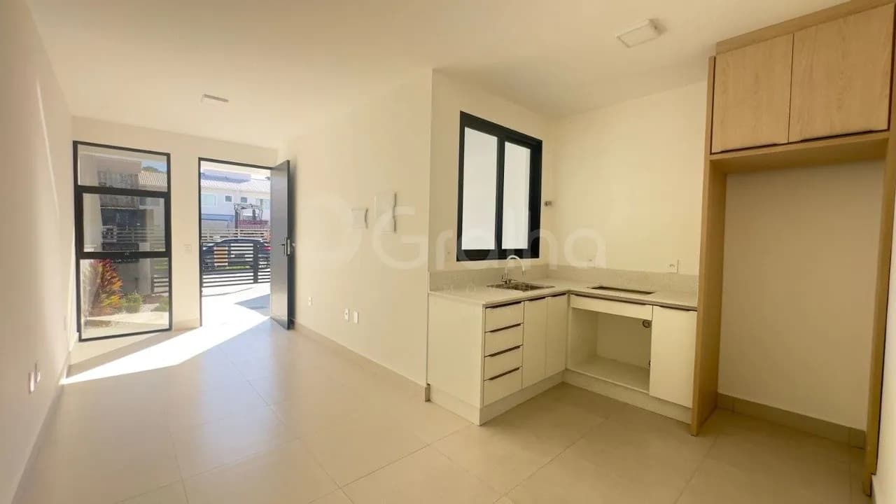 Casa para venda com 2 dormitórios em Forquilhas com 68 m² — foto 2