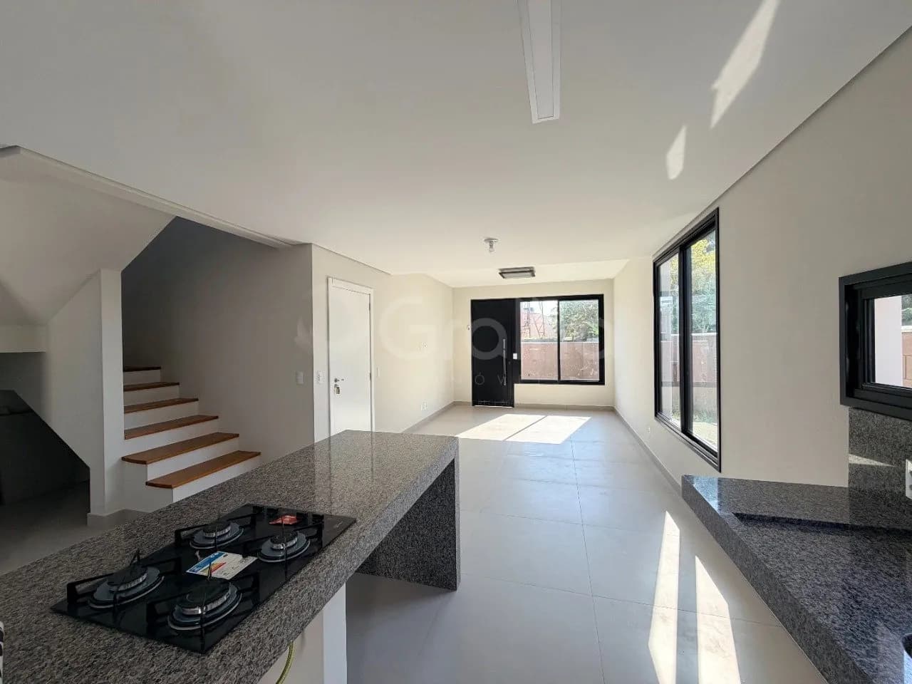 Casa para venda com 3 dormitórios em Carianos com 138 m² — foto principal