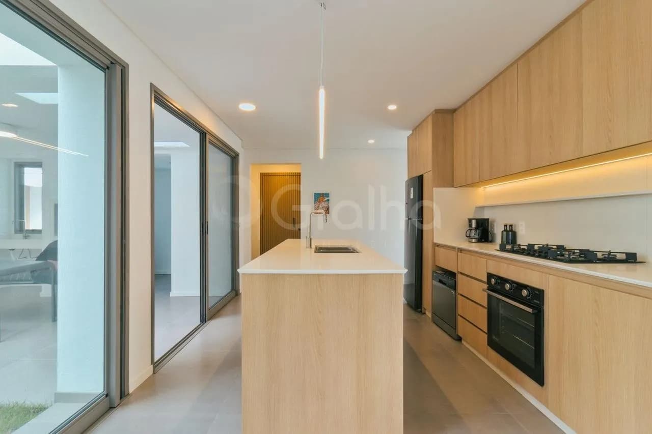 Casa para venda com 3 dormitórios em Campeche com 177 m² — foto 2