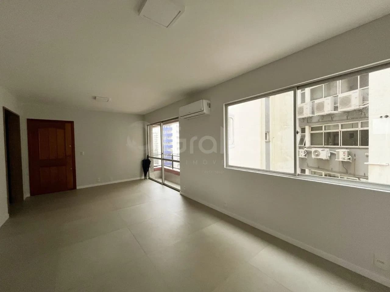 Apartamento para venda com 3 dormitórios em Centro com 117 m² — foto 2