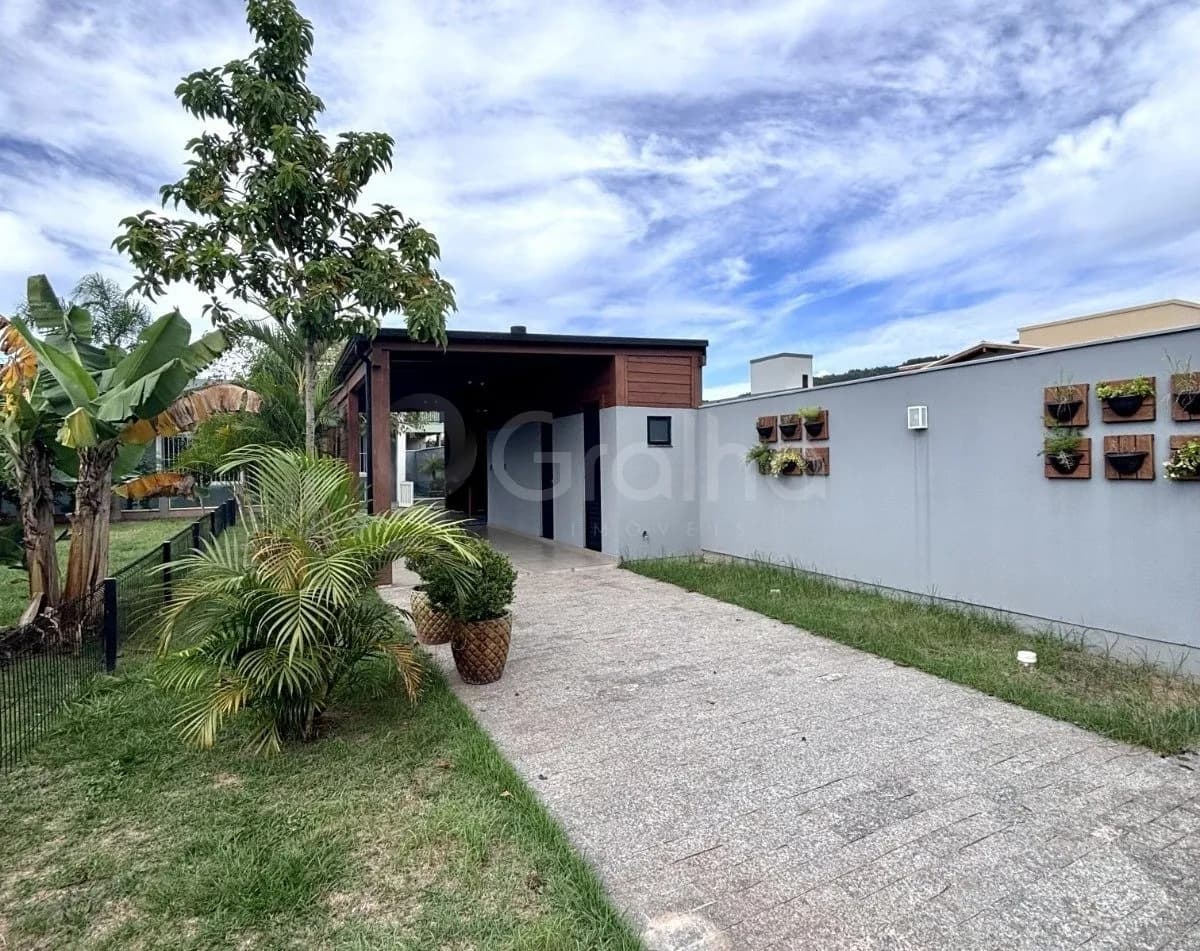 Casa para venda com 2 dormitórios em São João do Rio Vermelho com 110 m²