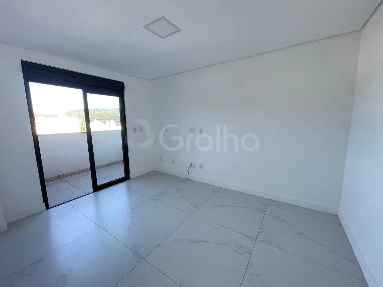 Casa de condomínio para venda com 5 dormitórios em Carvoeira com 200 m² — foto 2
