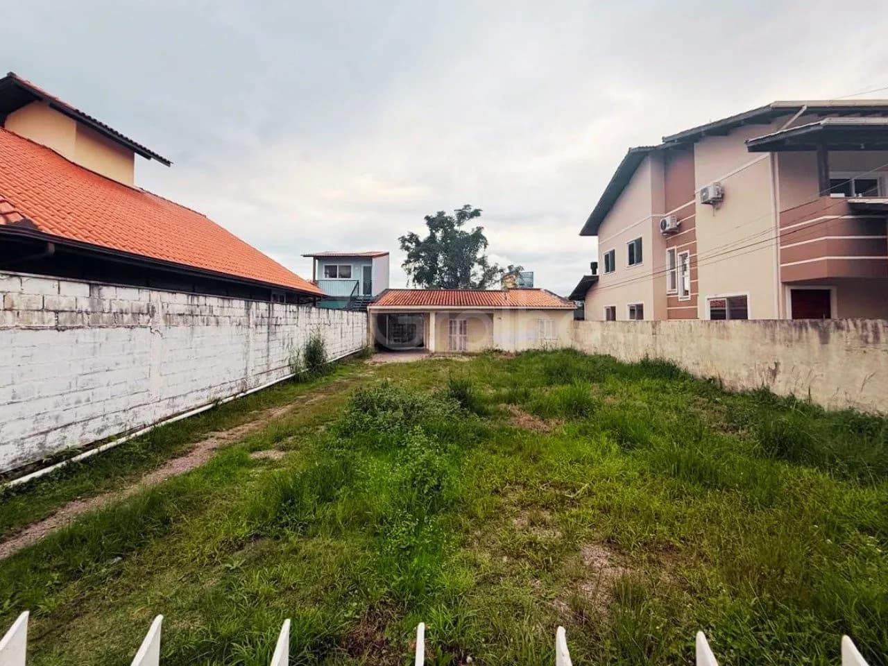 Terreno para venda em Carianos com 360 m² — foto principal