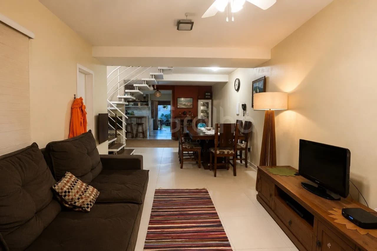 Casa para venda com 3 dormitórios em Carianos com 120 m² — foto principal