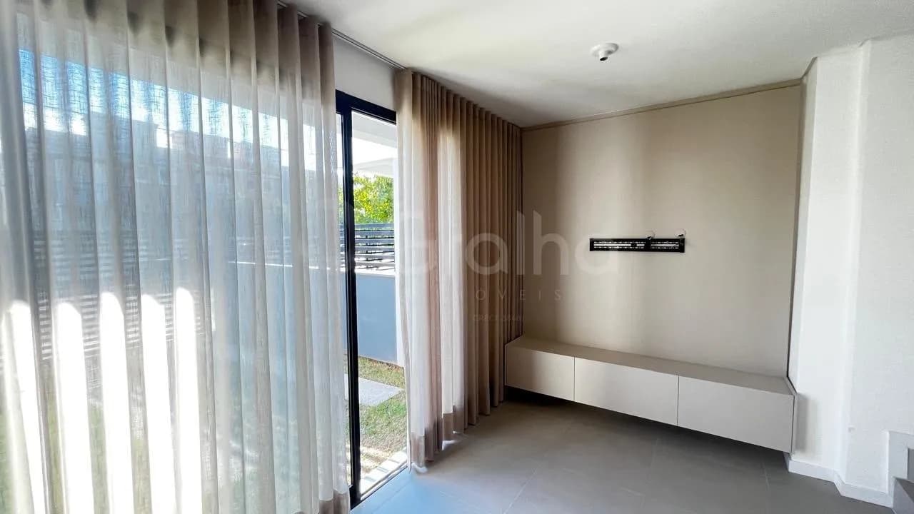 Casa de condomínio para venda com 2 dormitórios em Ribeirão da Ilha com 131 m² — foto principal