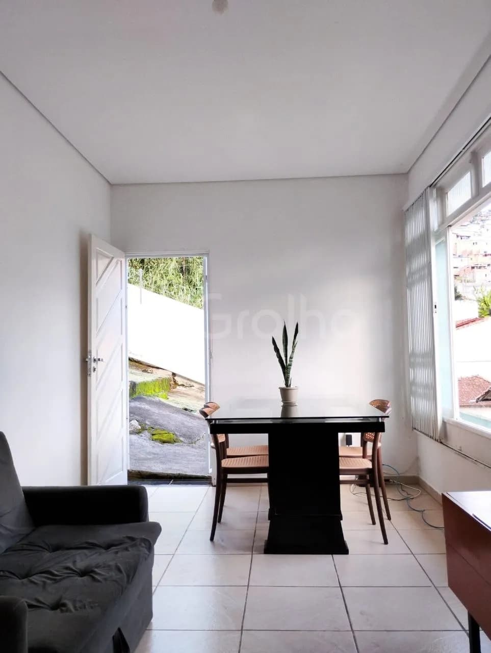 Casa para venda com 2 dormitórios em Agronômica com 82 m² — foto principal