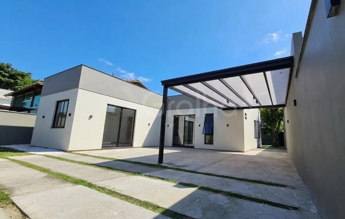 Casa para venda com 3 dormitórios em Carianos com 179 m² — foto principal