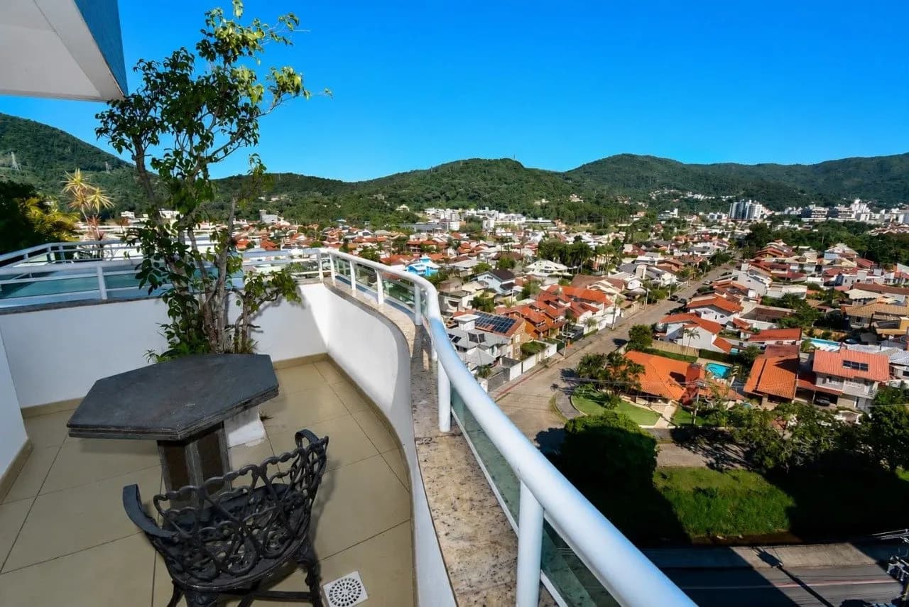 Cobertura para venda com 3 dormitórios em Itacorubi com 253 m² — foto 2