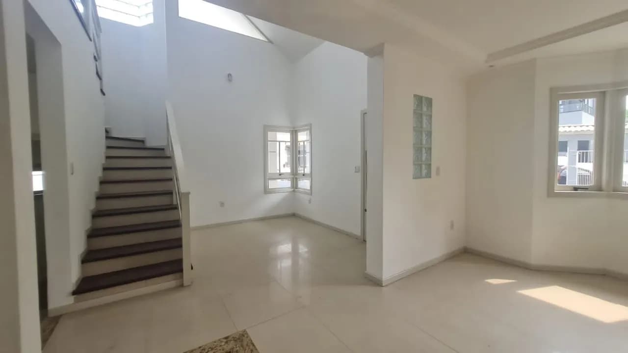 Casa para venda com 4 dormitórios em Pedra Branca com 250 m² — foto principal