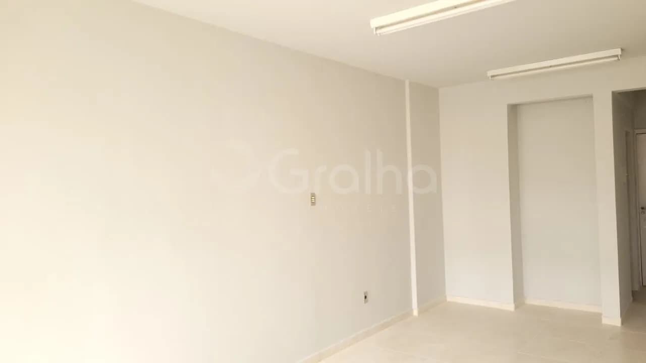 Sala comercial para venda em Centro com 28 m² — foto 2