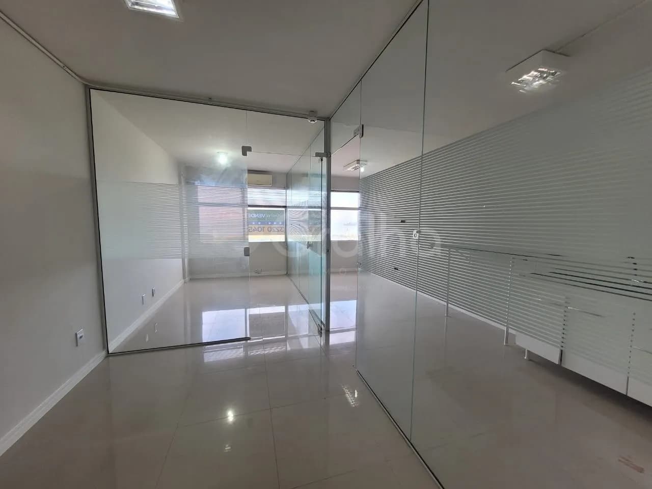 Sala comercial para venda em Centro com 33 m² — foto principal