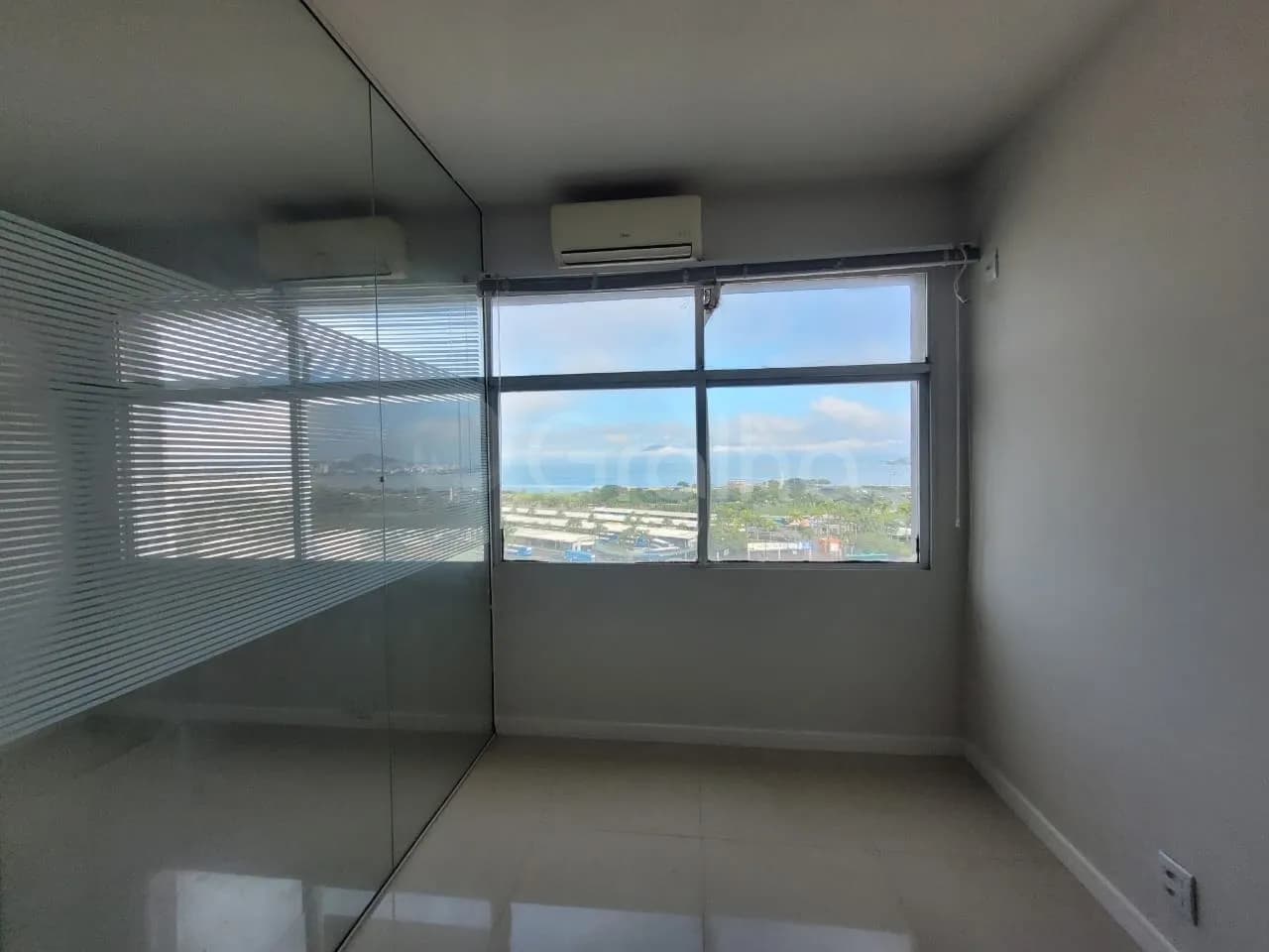 Sala comercial para venda em Centro com 33 m² — foto 2