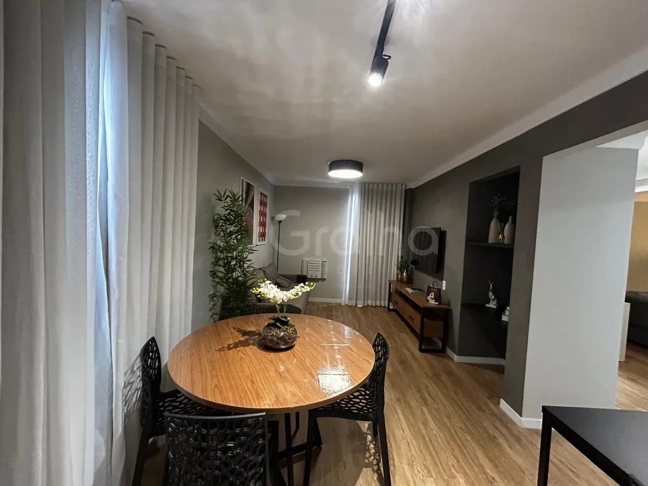 Apartamento para venda com 2 dormitórios em Centro com 57 m² — foto 2