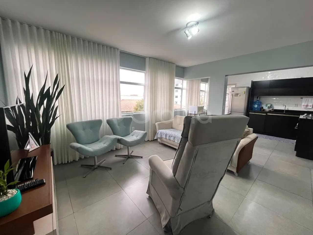 Apartamento para venda com 3 dormitórios em Coqueiros com 143 m² — foto 2