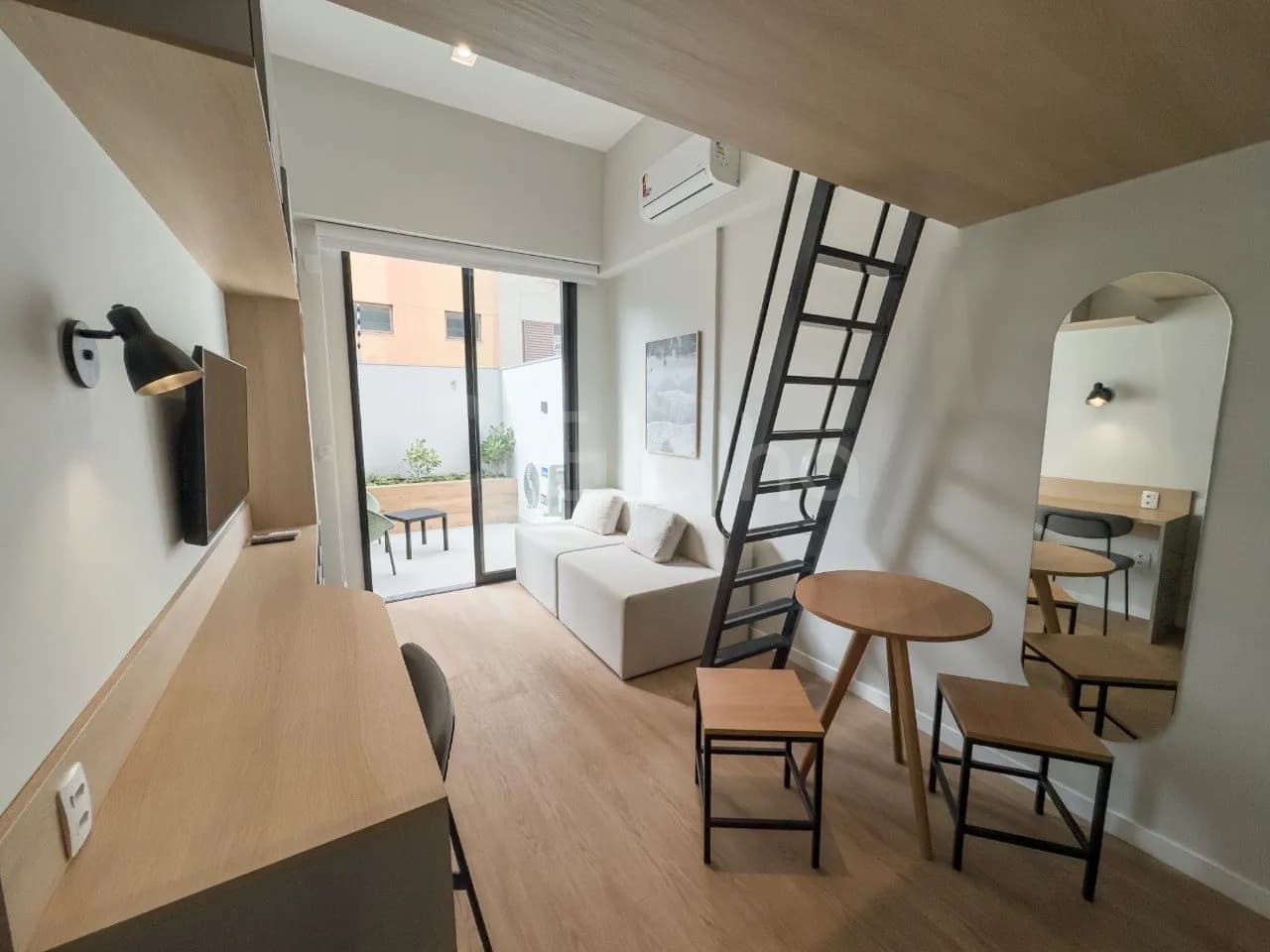 Apartamento garden para venda com 1 dormitório, em Trindade com 29 m² — foto principal