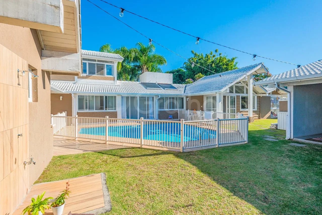 Casa para venda com 4 dormitórios em Lagoa Da Conceição com 247 m² — foto principal