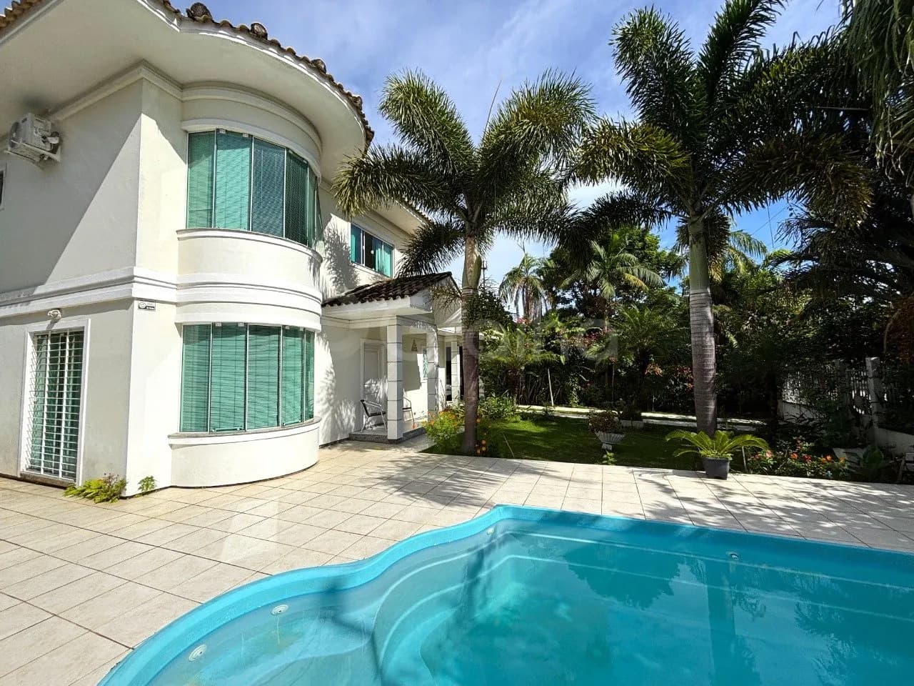 Casa para venda com 2 dormitórios em Campeche com 102 m² — foto 2