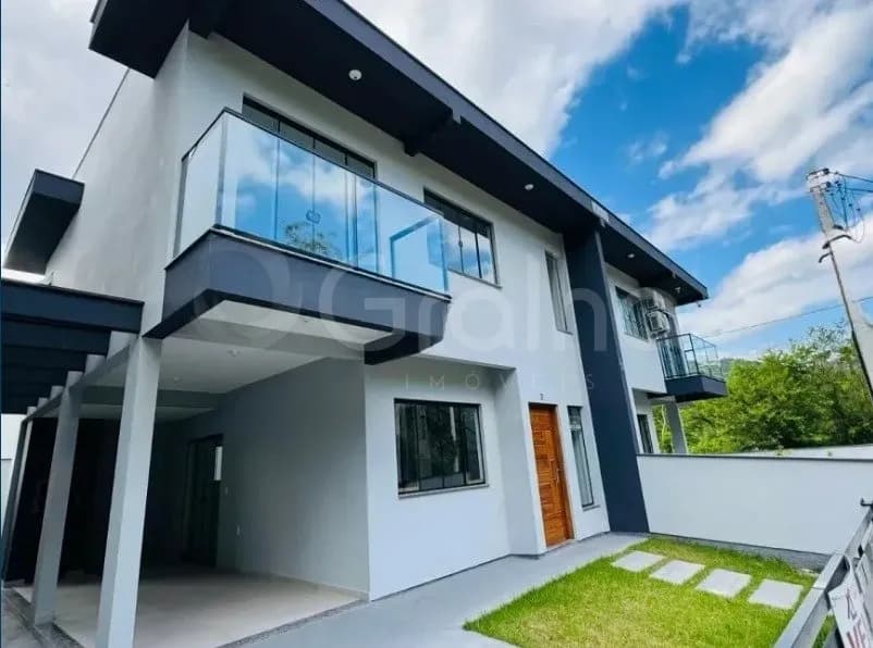 Casa para venda com 3 dormitórios em Forquilhas com 100 m² — foto principal