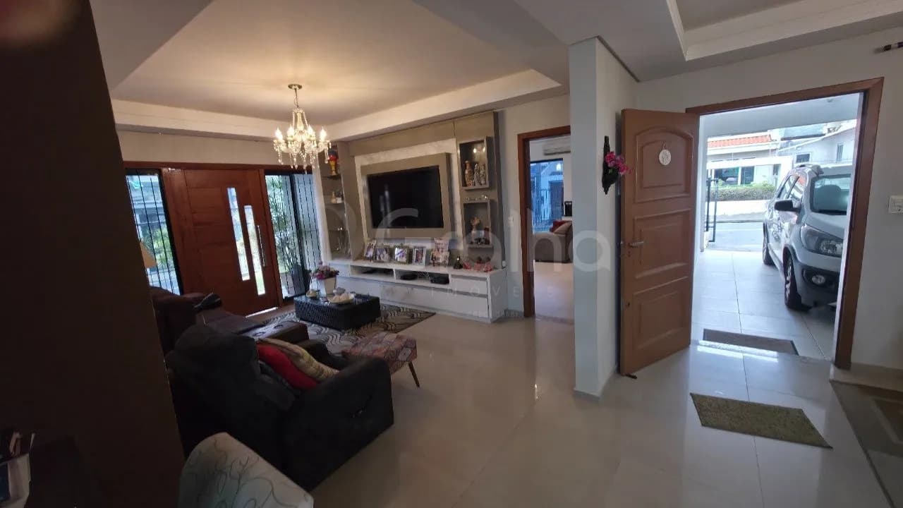 Casa para venda com 2 dormitórios em Estreito com 204 m² — foto principal