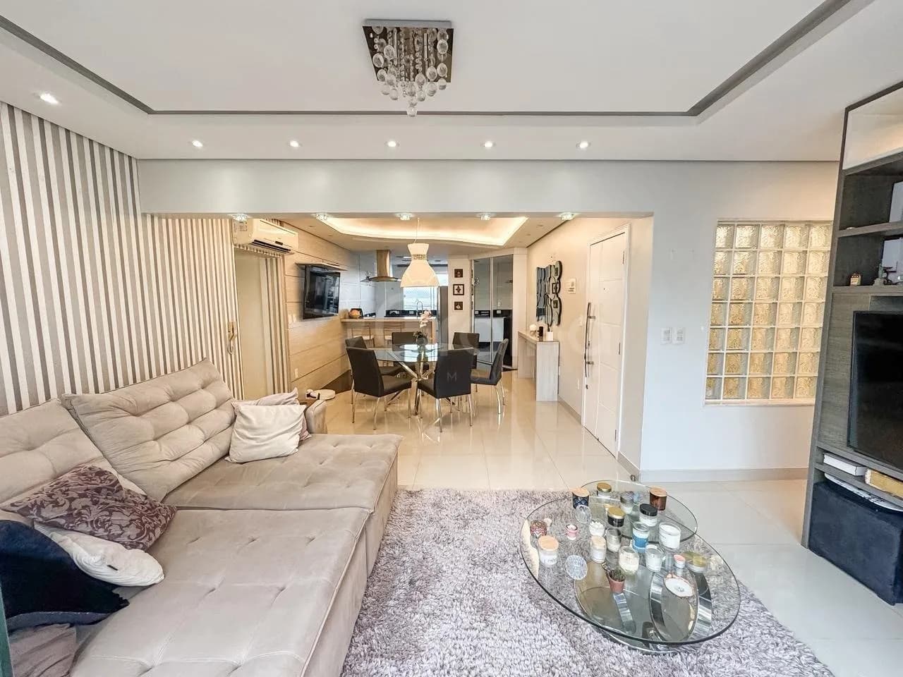 Apartamento para venda com 3 dormitórios em Centro com 117 m² — foto 2