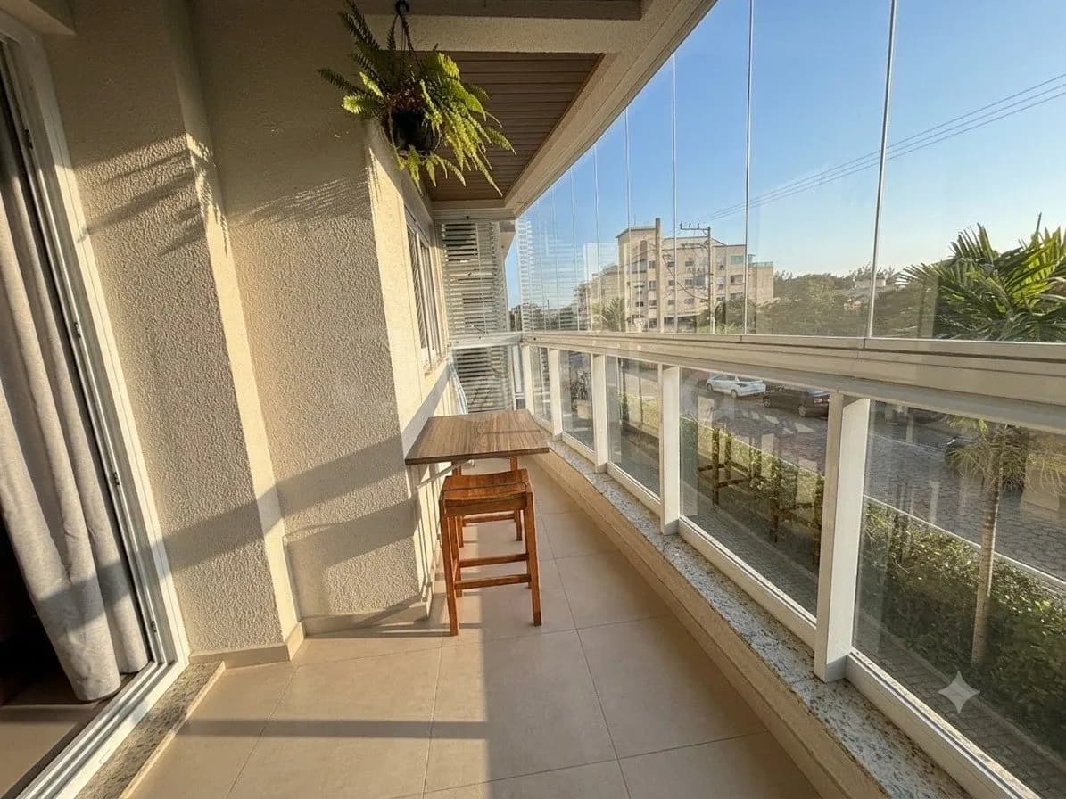 Apartamento para venda com 1 dormitório, em Campeche com 51 m² — foto 2