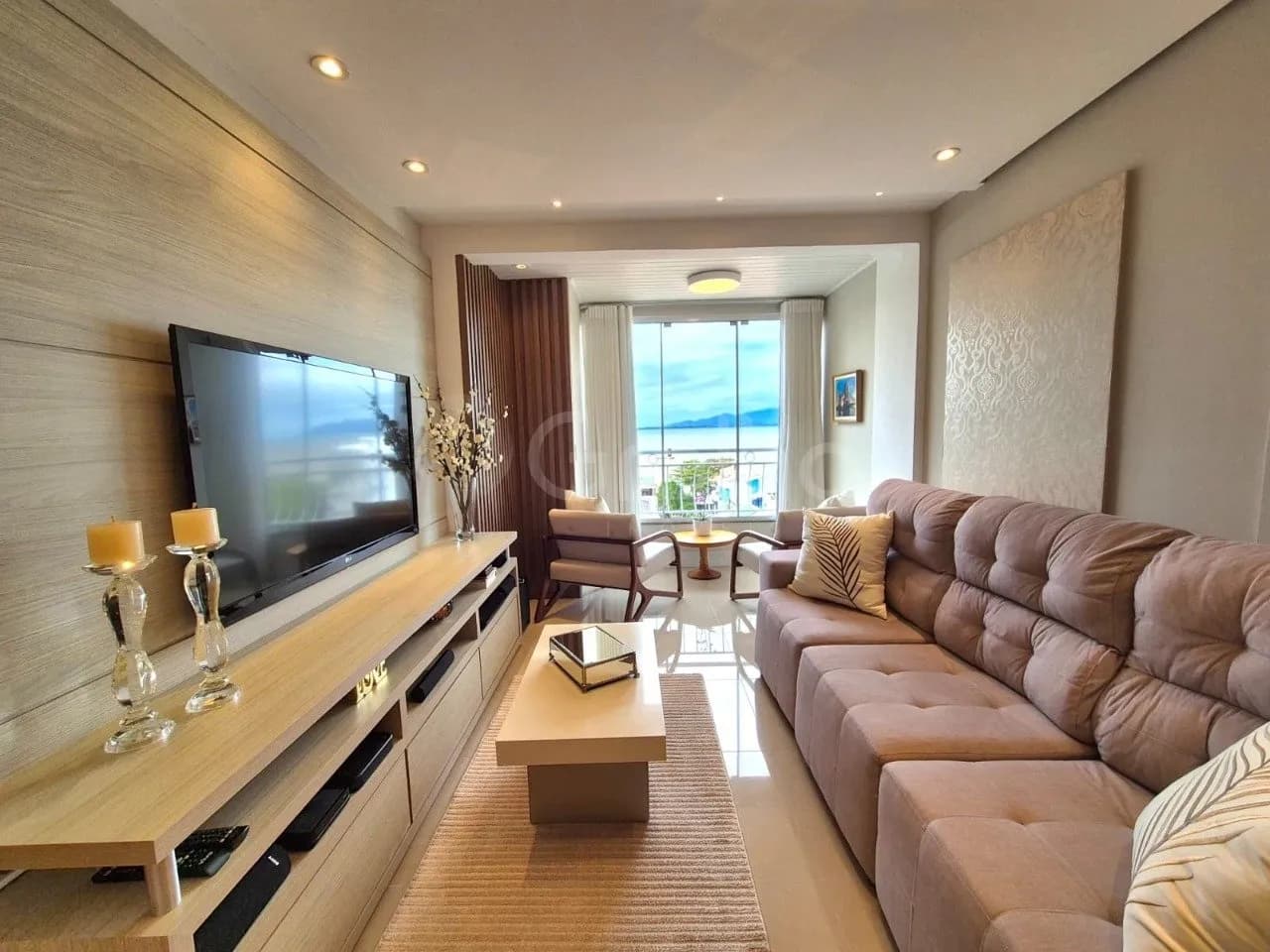 Apartamento para venda com 2 dormitórios em Coqueiros com 82 m² — foto principal