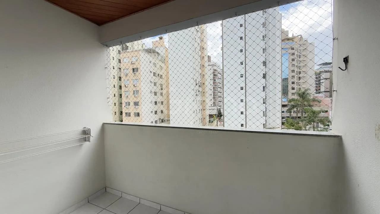 Apartamento para venda com 3 dormitórios em Centro com 90 m² — foto 2