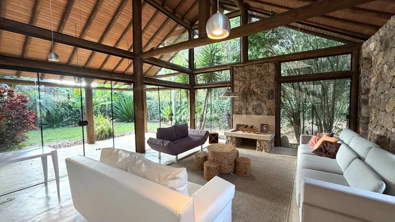 Casa para venda com 3 dormitórios em Campeche com 241 m² — foto principal