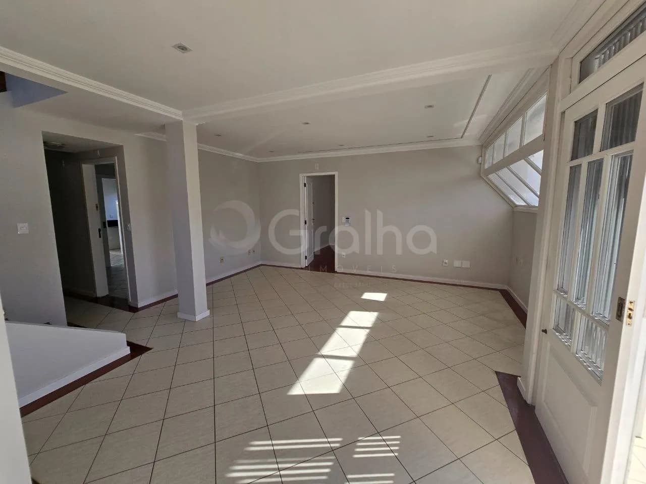 Casa para venda com 4 dormitórios em Coqueiros com 284 m² — foto 2