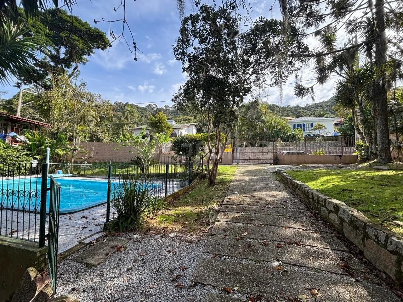 Terreno para venda em Trindade com 817 m² — foto principal