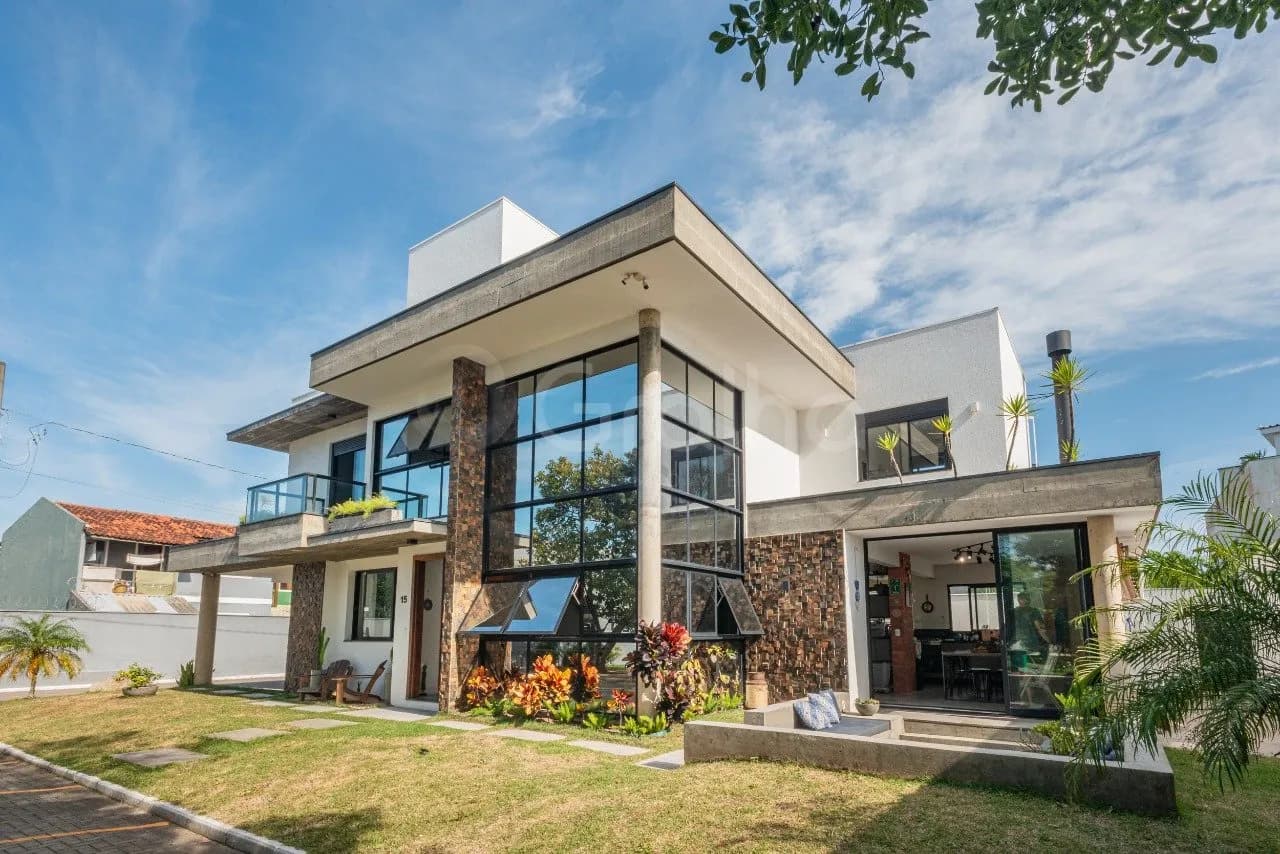 Casa de condomínio para venda com 4 dormitórios em Campeche com 275 m² — foto principal