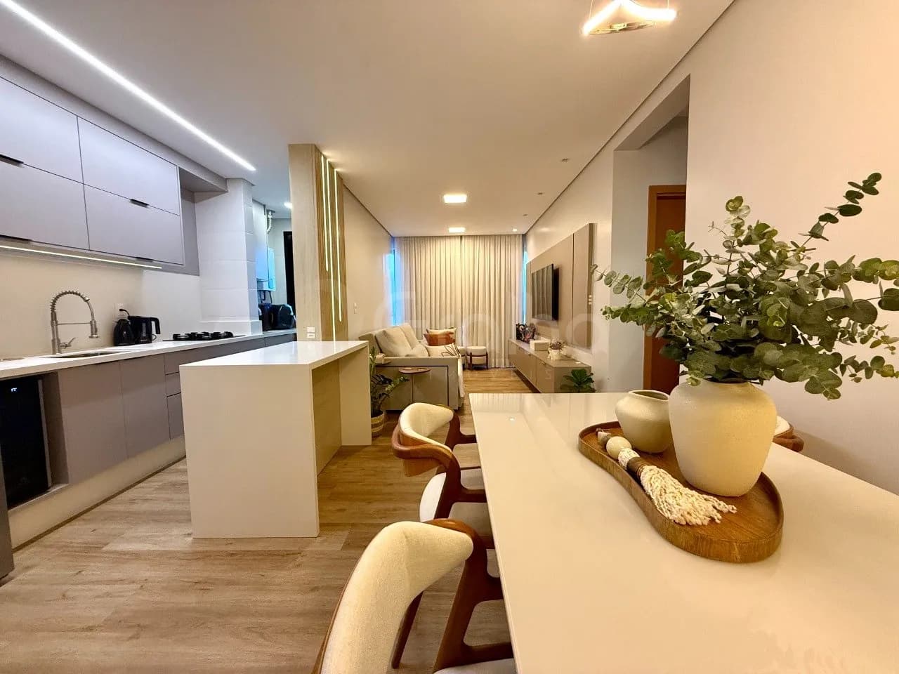 Apartamento para venda com 2 dormitórios em Coqueiros com 69 m² — foto 2