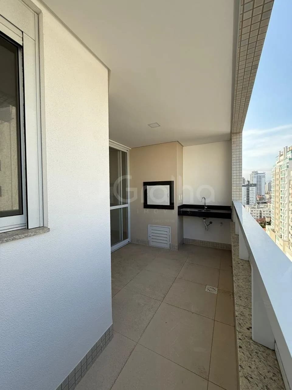 Apartamento para venda com 3 dormitórios em Campinas com 110 m² — foto 2