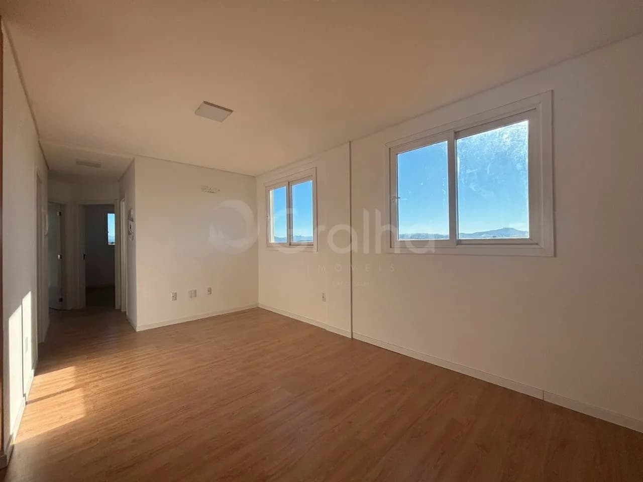 Apartamento para venda com 2 dormitórios em Coqueiros com 88 m² — foto 2