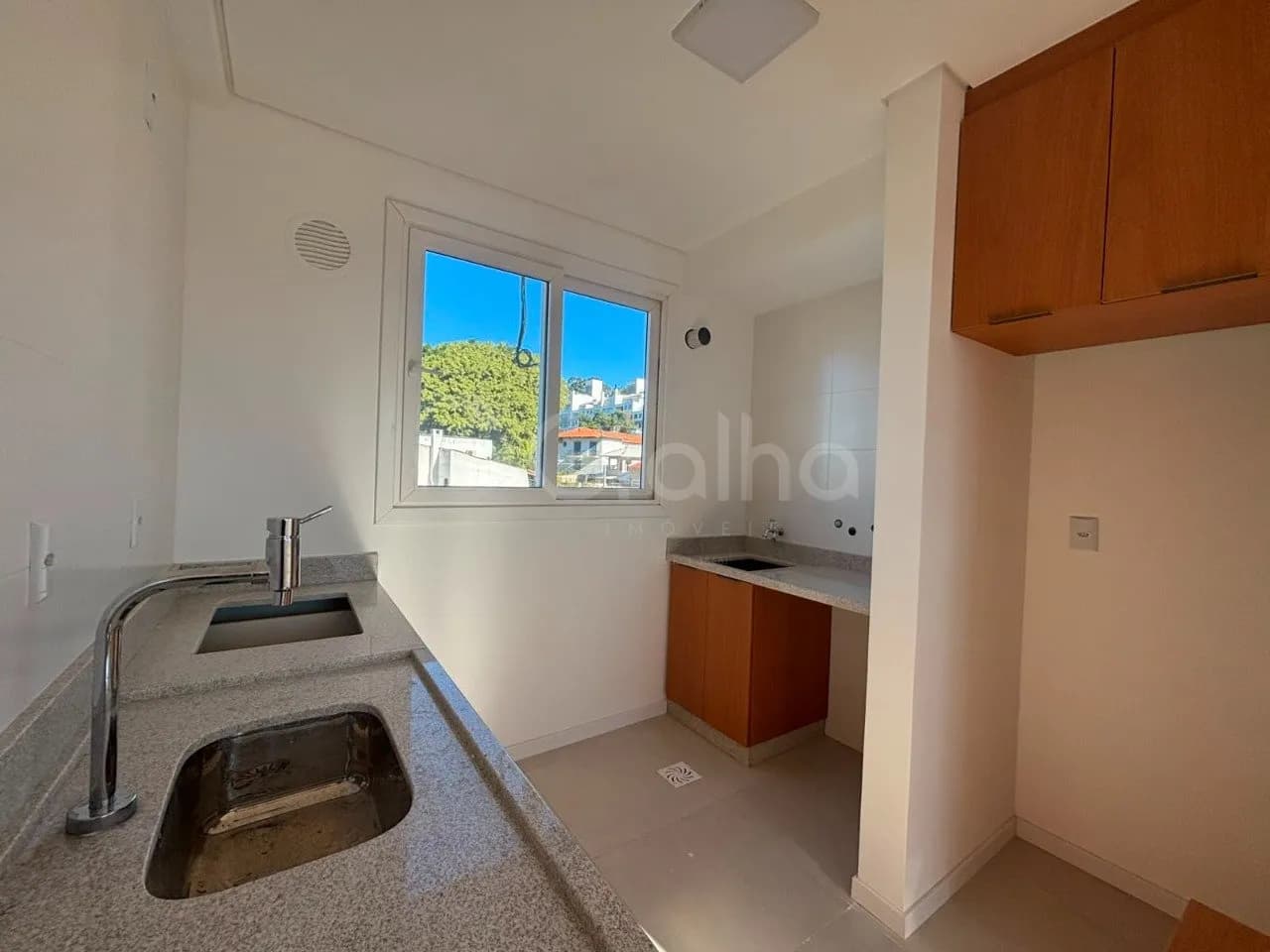 Apartamento para venda com 2 dormitórios em Coqueiros com 88 m² — foto 5