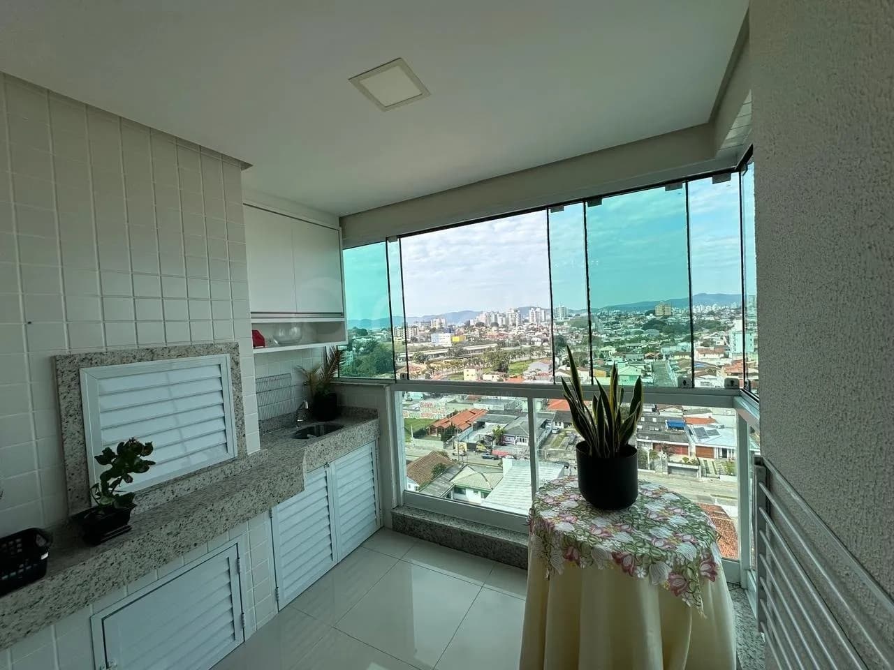 Apartamento para venda com 3 dormitórios em Barreiros com 92 m² — foto 2