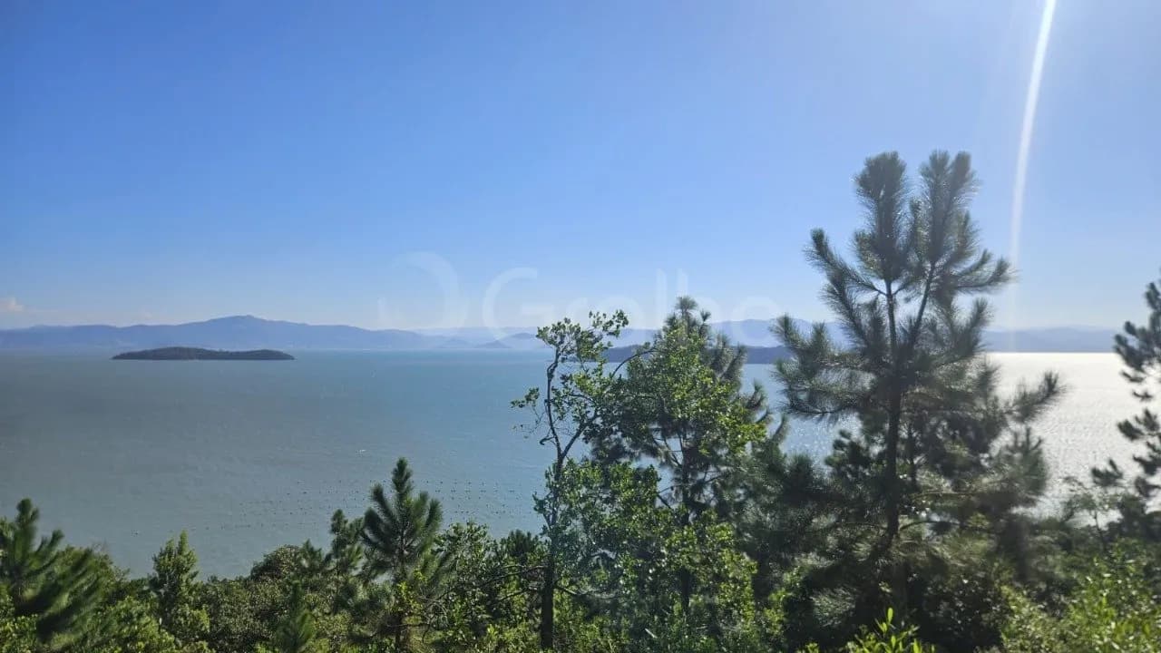 Terreno para venda em Sambaqui com 17035 m²