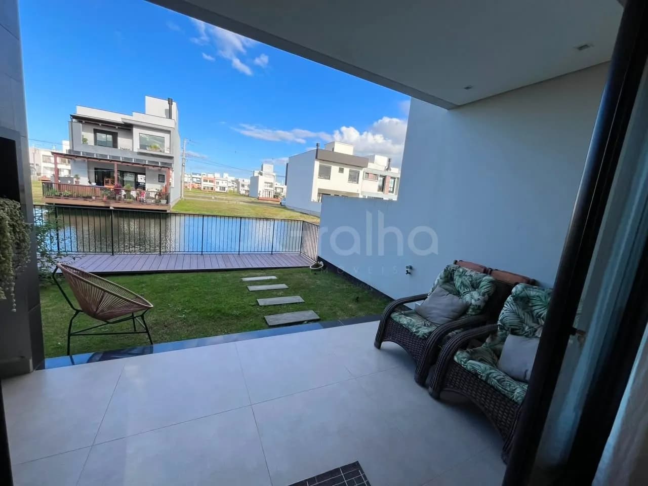 Casa de condomínio para venda com 3 dormitórios em Beira Rio com 169 m² — foto 2