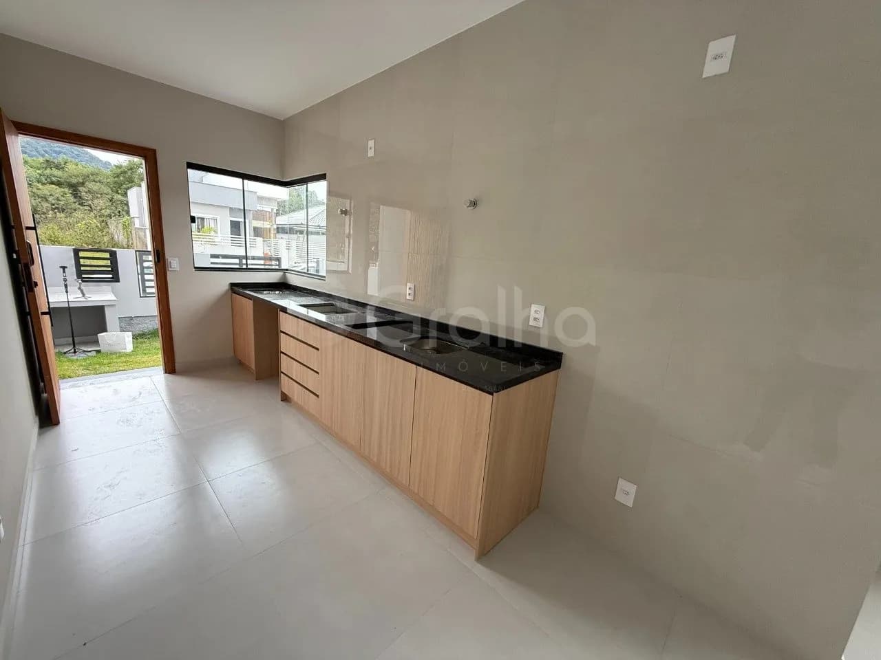 Casa para venda com 2 dormitórios em Forquilhas com 55 m² — foto principal