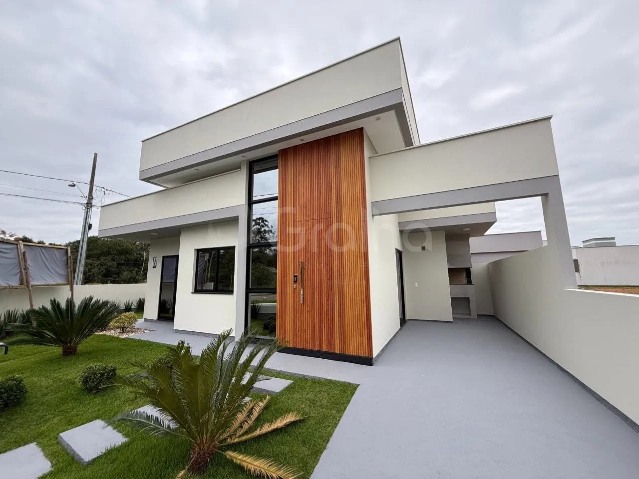Casa para venda com 2 dormitórios em Forquilhas com 61 m² — foto principal
