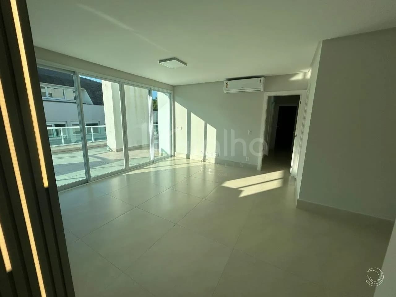 Cobertura para venda com 3 dormitórios em Jurerê com 166 m² — foto principal