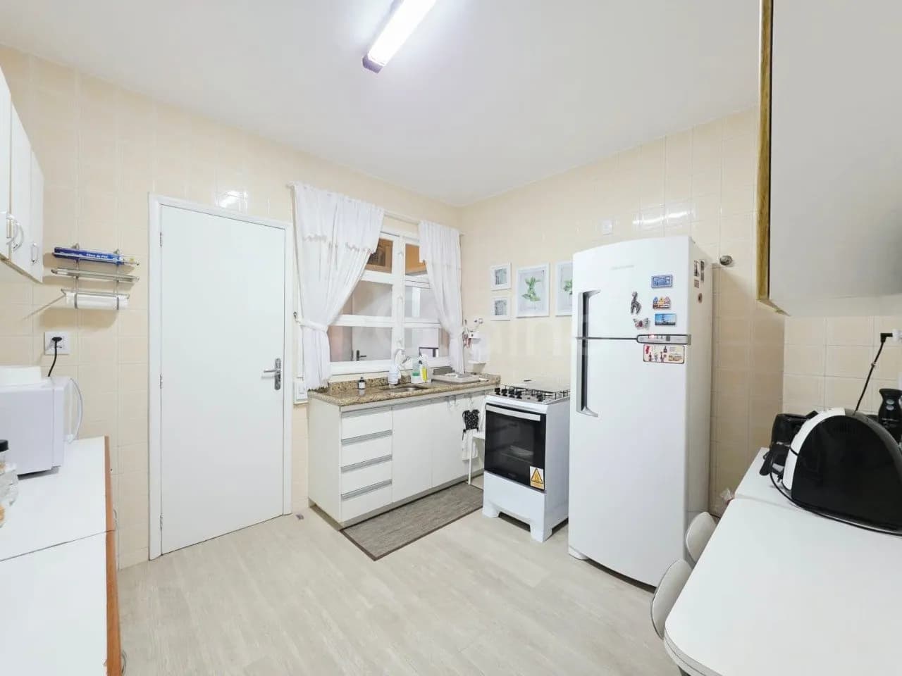 Apartamento para venda com 3 dormitórios em Coqueiros com 95 m² — foto 4