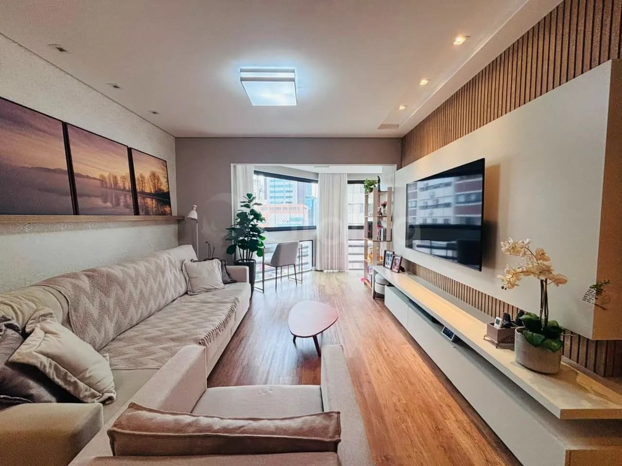 Apartamento para venda com 3 dormitórios em Centro com 108 m² — foto principal
