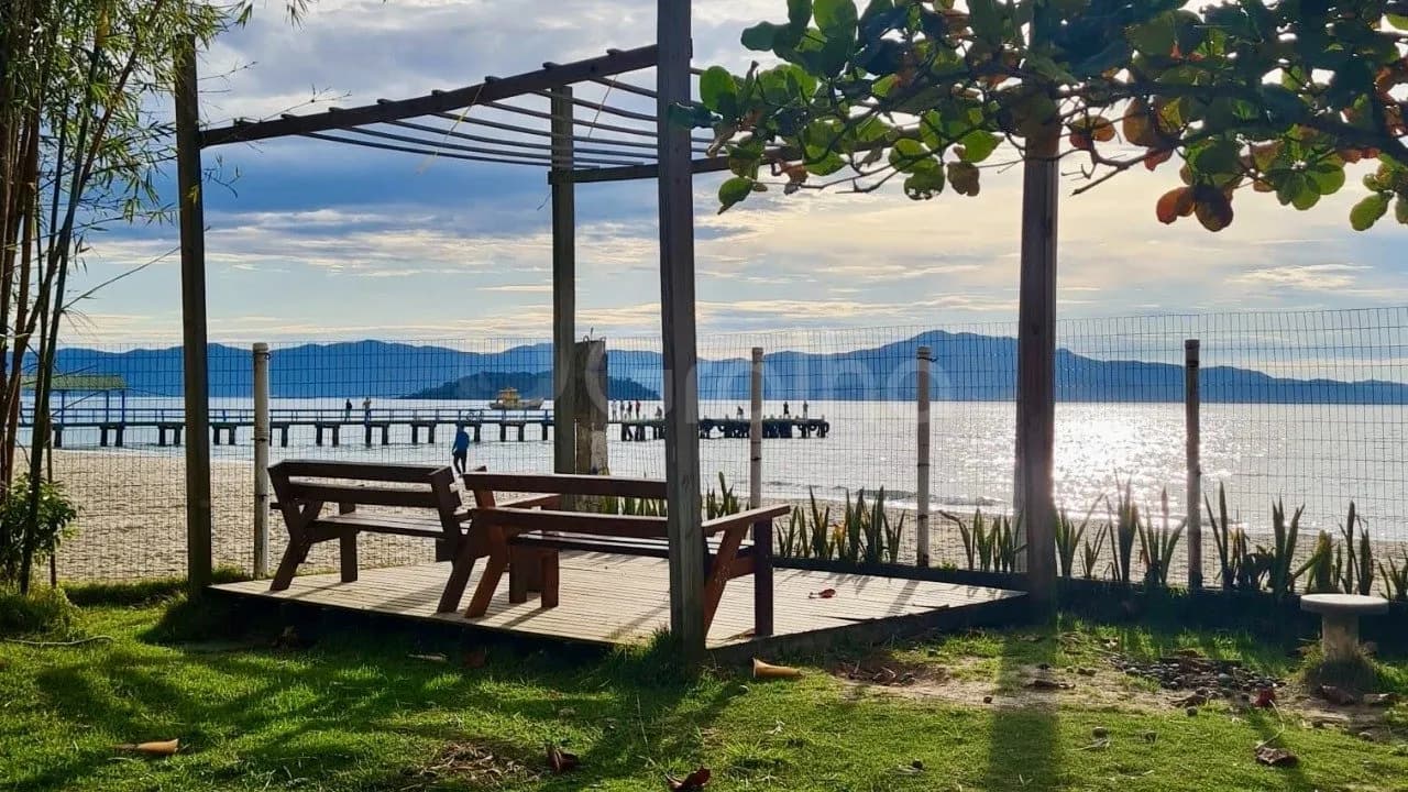 Terreno para venda em Canasvieiras com 5382 m²