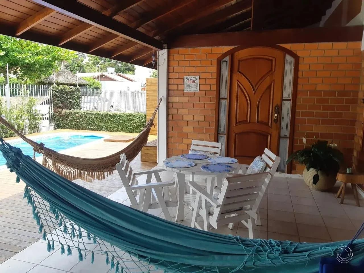 Casa para venda com 4 dormitórios em Canasvieiras com 198 m²