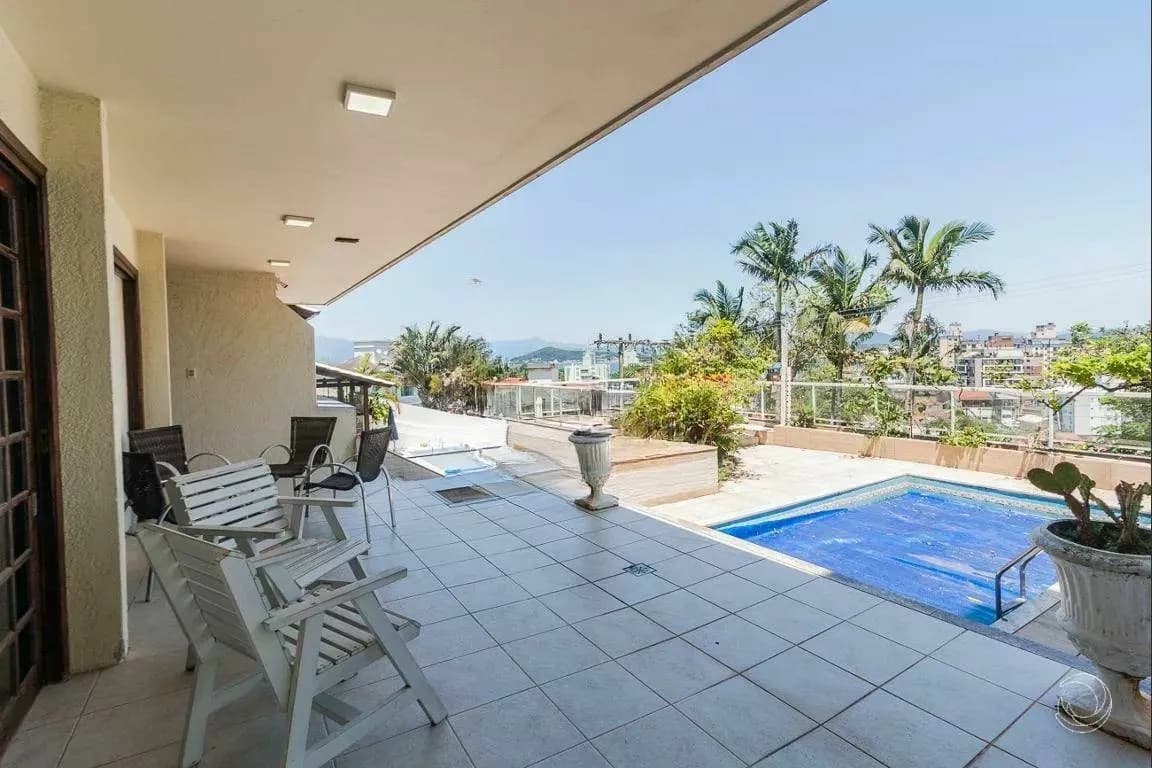 Casa para venda com 4 dormitórios em Itaguaçu com 280 m²